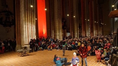 Adventsleuchtengottesdienst anlässlich der Eröffnung der Weihnachtsmärkte mit großer Lichterprozession durch die Altstadt (Kopie)