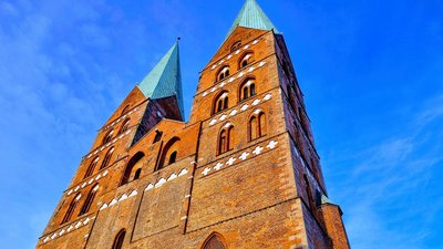Gottesdienst zum Jahreswechsel mit Pauken und Trompeten mit Propst Oliver Erckens